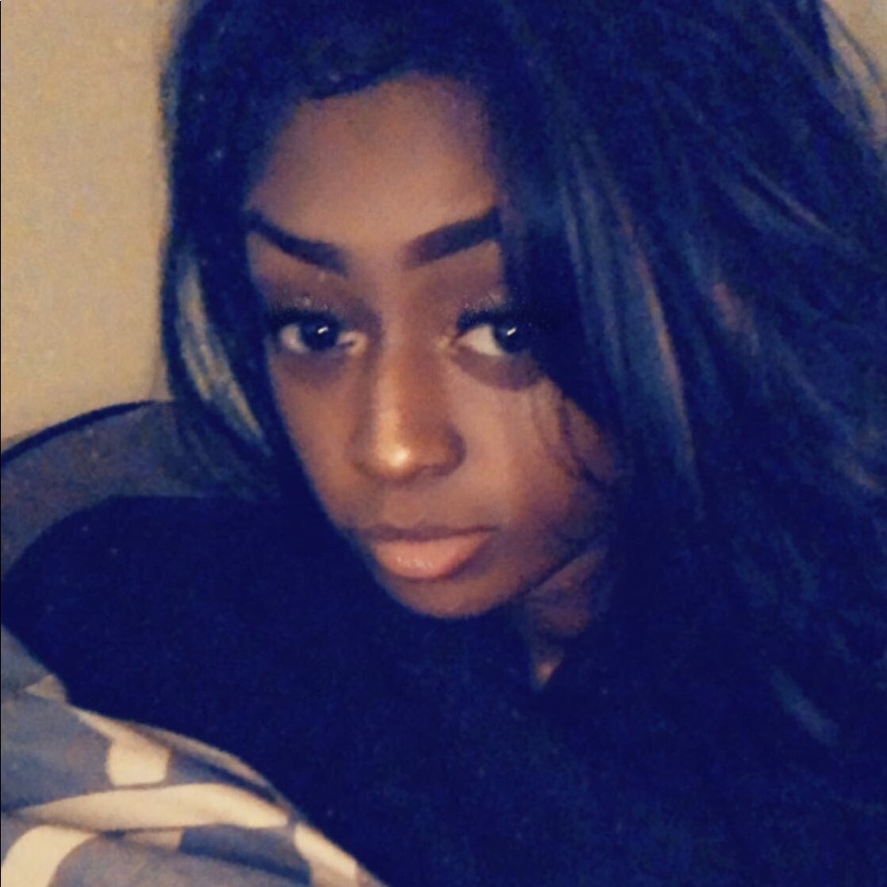 Meet your Posher, April